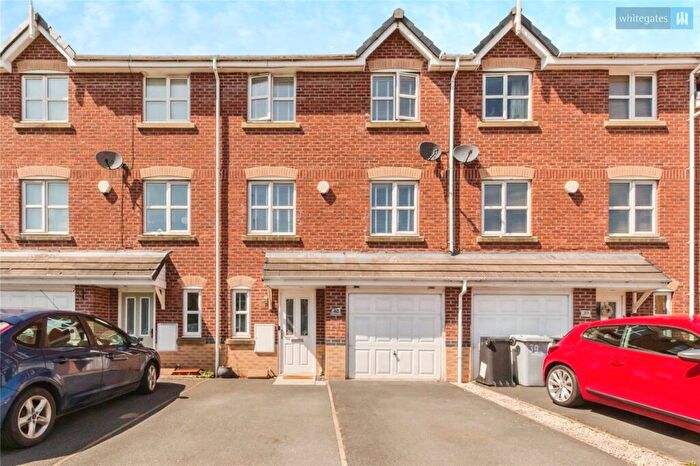 4 Bedroom Town House For Sale In Foxholme Court, Crewe, Cheshire, CW1