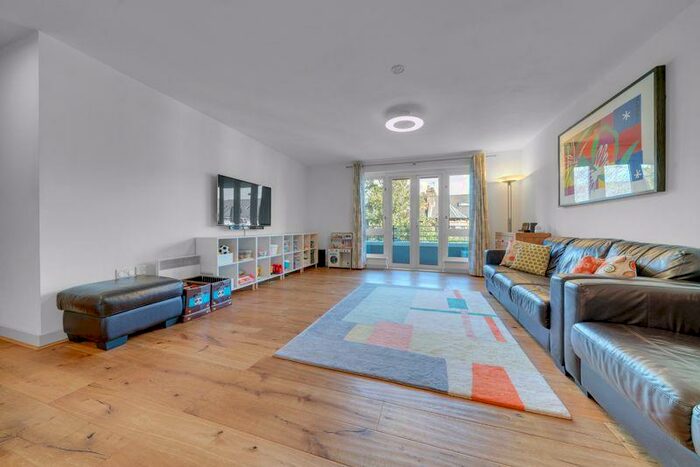 2 Bedroom Apartment To Rent In Park Lane, Croydon, CR0