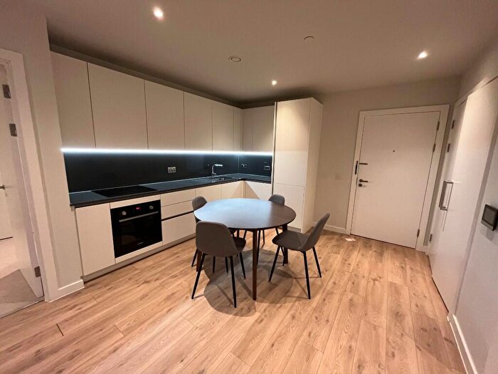 2 Bedroom Flat To Rent In The Gate, Aspin Lane, Manchester, Greater Manchester, M4