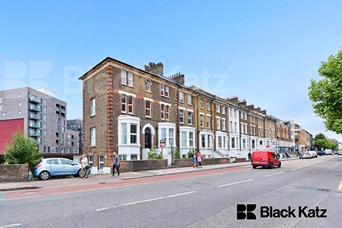4 Bedroom Flat To Rent In St John's Hill, Clapham Junction, SW11