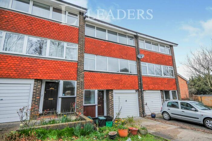 4 Bedroom Town House To Rent In Hever Gardens, Bickley, BR1