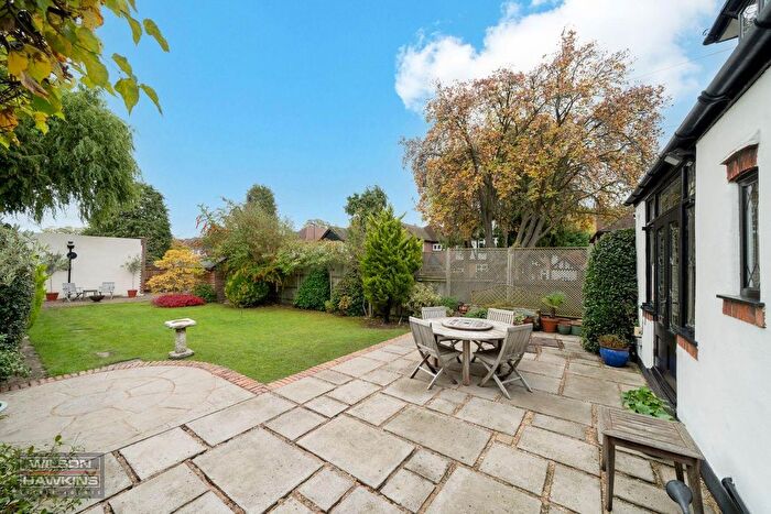 3 Bedroom Detached House For Sale In Anselm Road, Hatch End, HA5