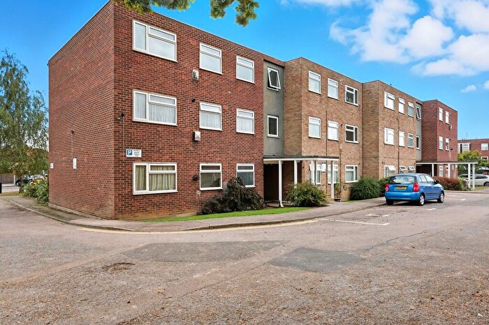 2 Bedroom Apartment For Sale In Highlands Court, London Road, Leigh-on-Sea, SS9