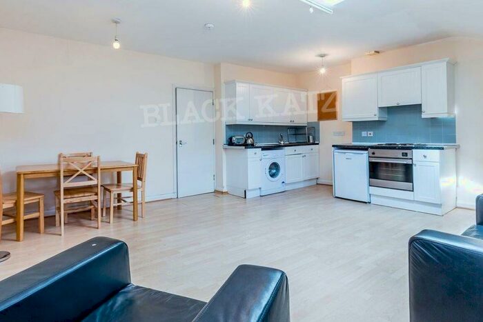 2 Bedroom Flat To Rent In Mare Street, E8