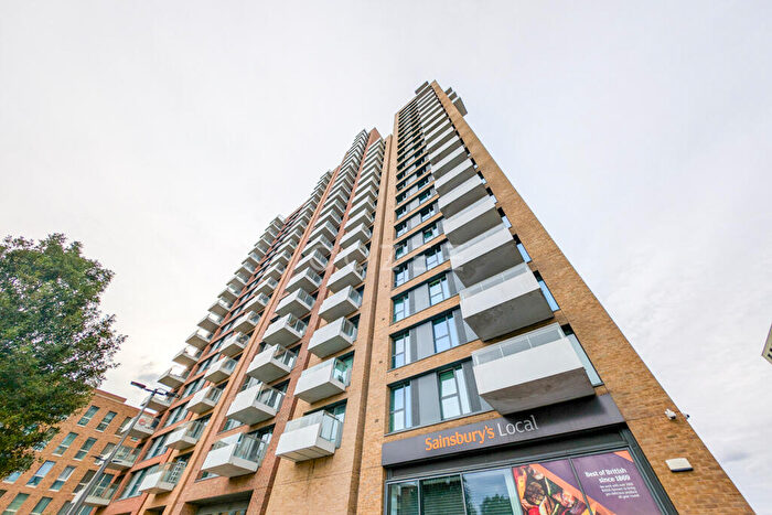 3 Bedroom Flat To Rent In Marner Point, Jefferson Plaza, London, E3