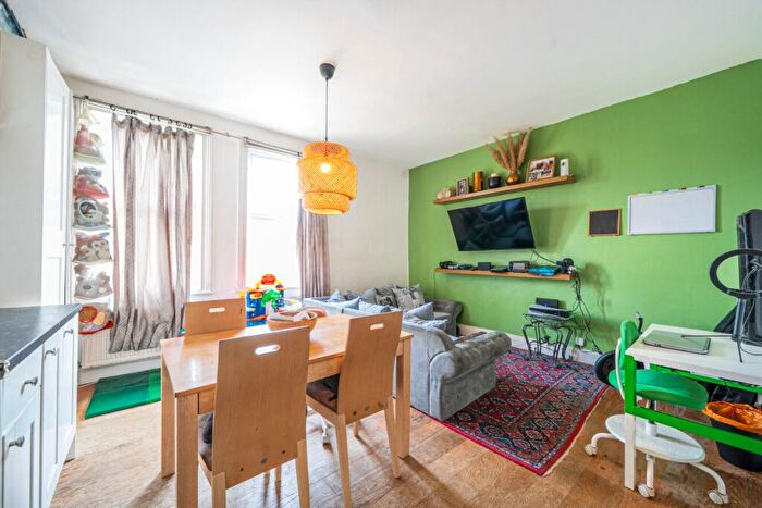 2 Bedroom Flat For Sale In Ladywell Road, Ladywell, London, SE13