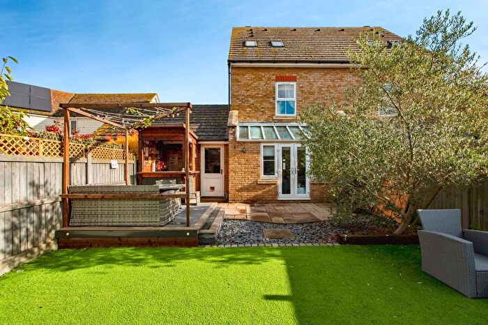 3 Bedroom Semi Detached House For Sale In Sanderling Way, Iwade, Sittingbourne, Kent, ME9