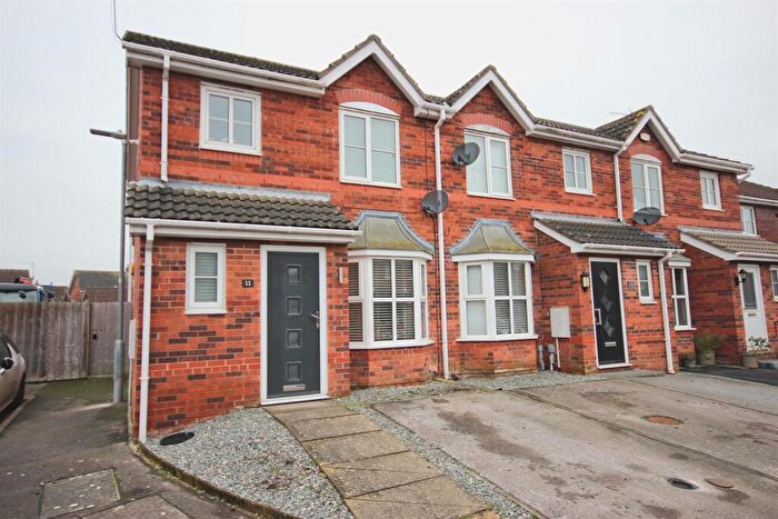 3 Bedroom End Of Terrace House For Sale In The Hawthorns, Long Riston, HU11