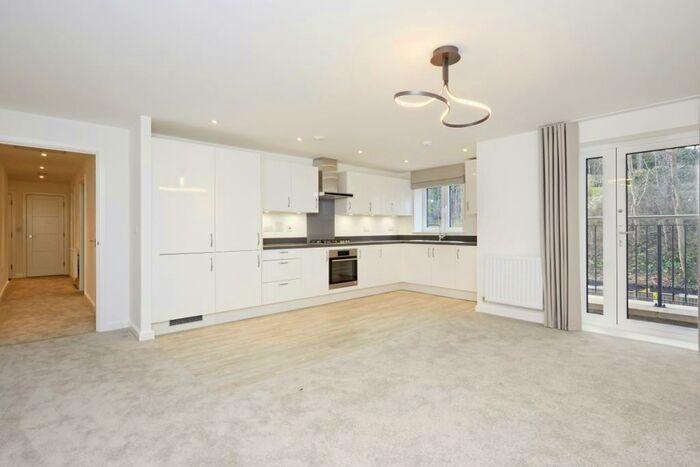 2 Bedroom Apartment To Rent In Godstone Road Caterham, CR3
