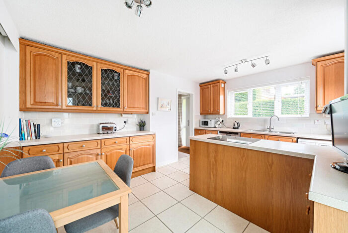 4 Bedroom Link Detached House For Sale In Treeside Drive, Farnham, GU9