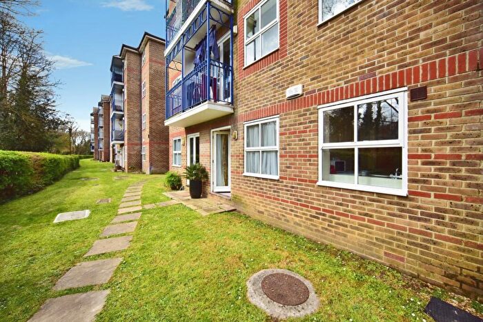 2 Bedroom Flat For Sale In River Bank Close, Maidstone, Kent, ME15