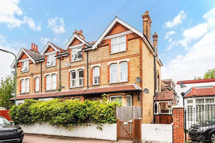 2 Bedroom Flat For Sale In Queens Road, Wallington, SM6