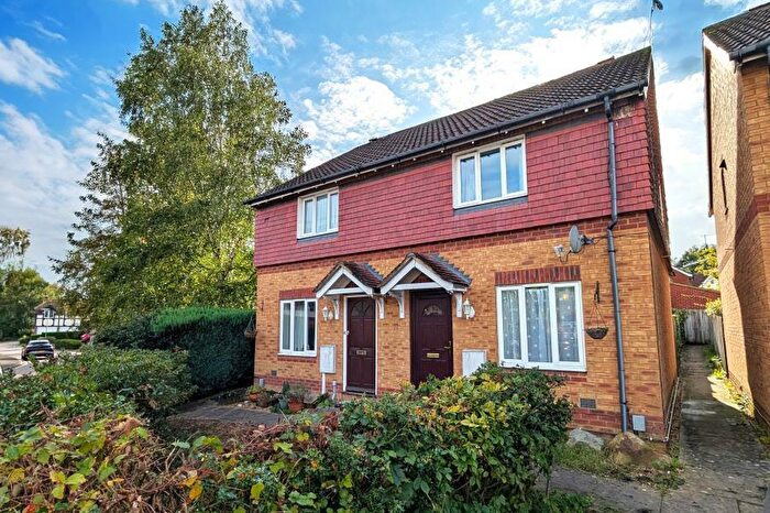 2 Bedroom Semi-Detached House To Rent In Knaphill, Woking, Surrey, GU21