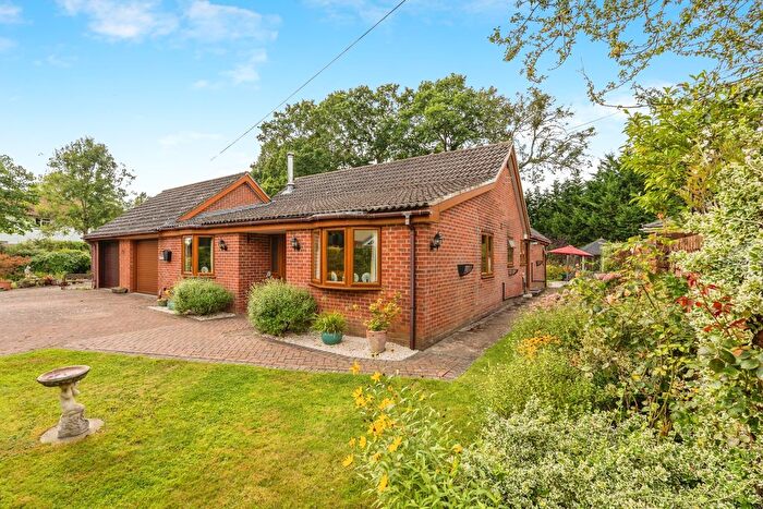 3 Bedroom Bungalow For Sale In Byams Lane, Marchwood, Southampton, Hampshire, SO40