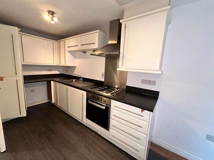 4 Bedroom Town House To Rent In Littlebrooke Close, Bolton, BL2