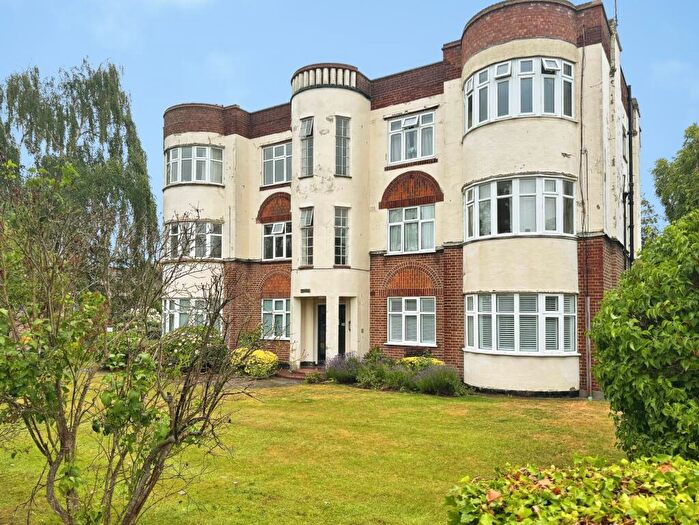 2 Bedroom Flat To Rent In Springfield Gardens, Upminster, RM14