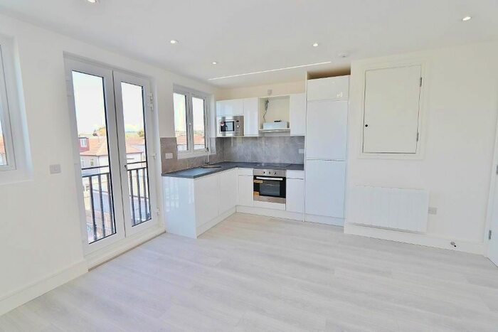 1 Bedroom Flat To Rent In Collier Row Road, Collier Row, Romford, RM5