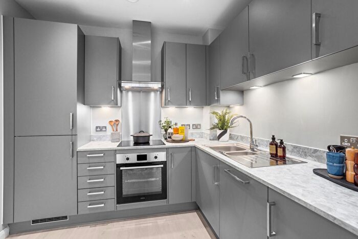 1 Bedroom Flat To Rent In Fielders Crescent, Barking, IG11