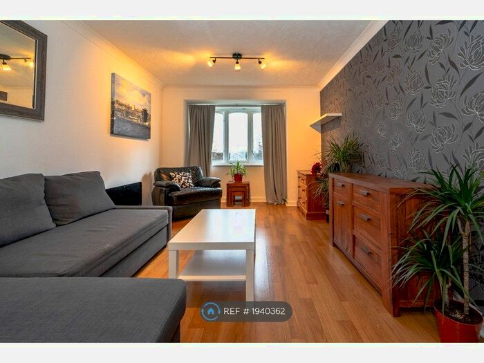 1 Bedroom Flat To Rent In Regis Court, Colliers Wood, CR4