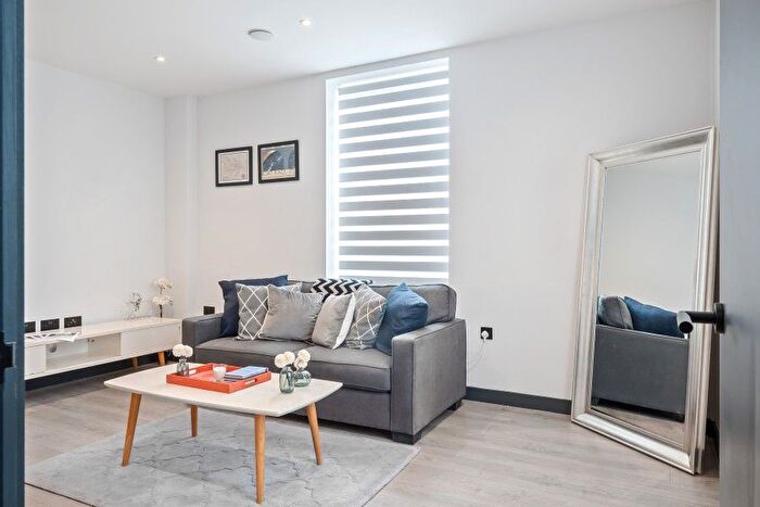 2 Bedroom Flat To Rent In Chertsey, Surrey, KT16