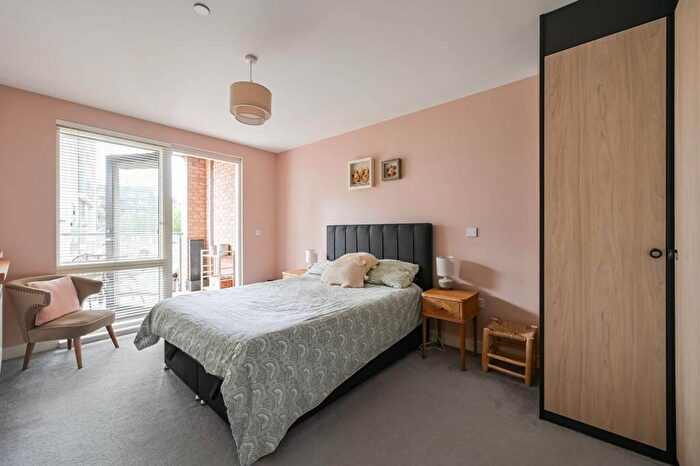 2 Bedroom Flat For Sale In Upper North Street, Tower Hamlets, London, E14