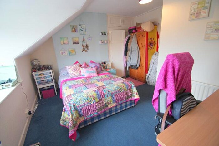 2 Bedroom Flat To Rent In Otley Road, Headingley, Leeds, LS16