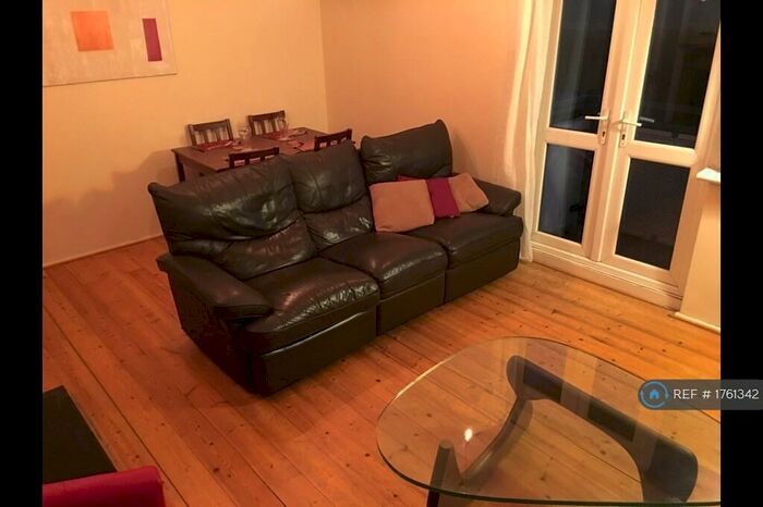 2 Bedroom Flat To Rent In Wanstead, London, E11