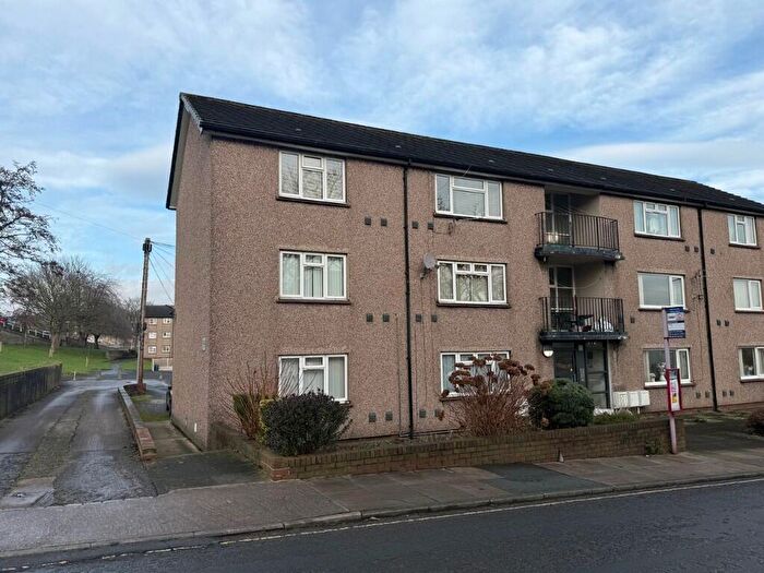 2 Bedroom Apartment For Sale In Brunswick Gardens, Halifax, West Yorkshire, HX1