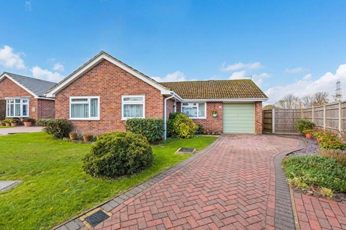 3 Bedroom Bungalow For Sale In Sycamore Drive, Holbury, Southampton, SO45