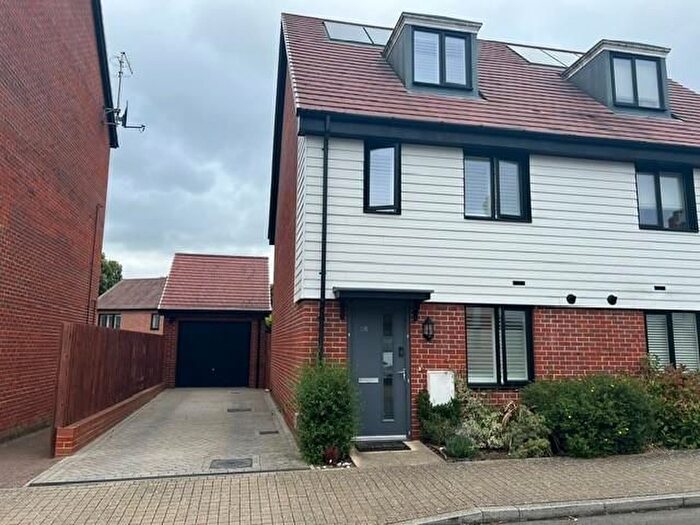 3 Bedroom Property For Sale In Hawley Drive, Leybourne, ME19