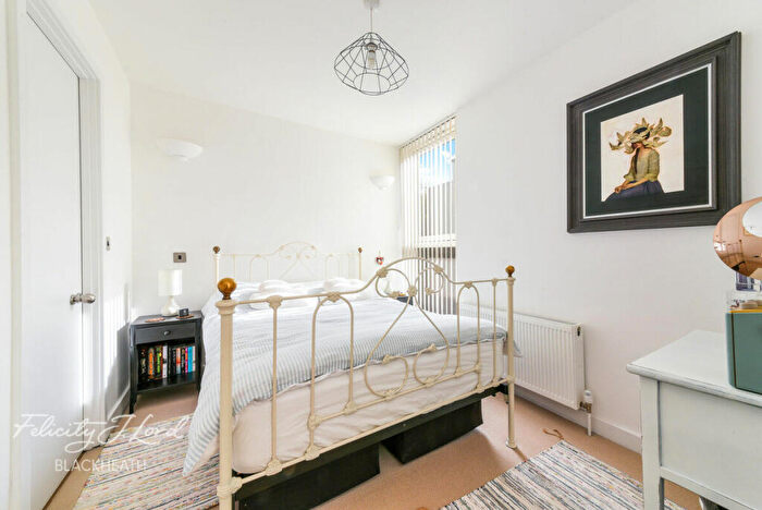 2 Bedroom End Of Terrace House For Sale In Parade Ground Path, London, SE18