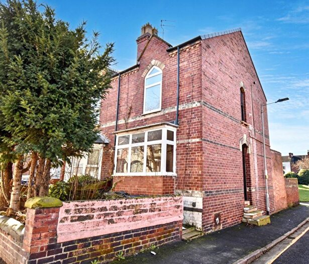 3 Bedroom Semi Detached House For Sale In Spencer Avenue, Doncaster, DN1