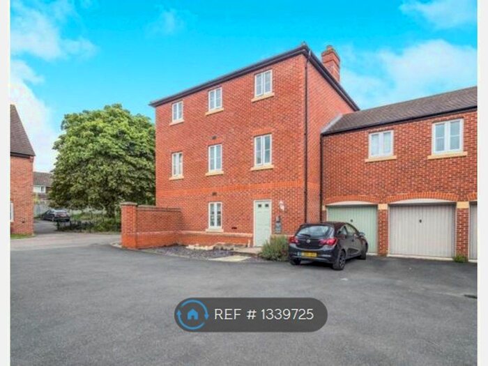 2 Bedroom Flat To Rent In Old School Mead, Bidford Upon Avon, B50