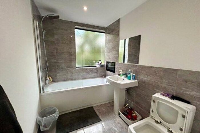 2 Bedroom Flat To Rent In Carlton Square, Nottingham, NG4