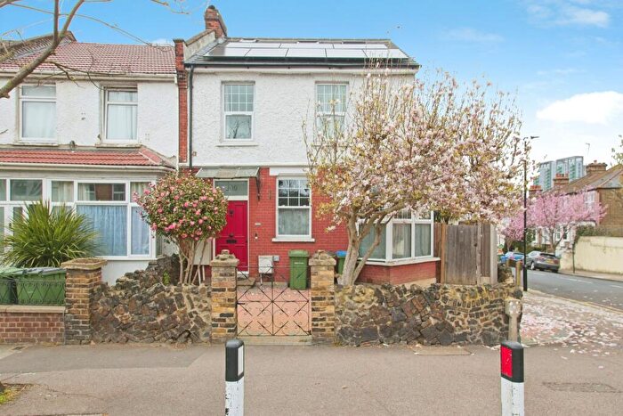 5 Bedroom End Of Terrace House For Sale In Mcleod Road, London, SE2