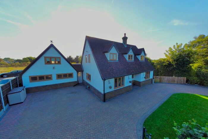 4 Bedroom Detached House For Sale In Turnpike Cottages, Turnpike Lane, West Tilbury, Essex, RM18