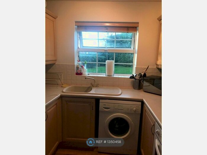 2 Bedroom Flat To Rent In Kilderkin Court, Coventry, CV1