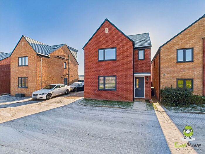 3 Bedroom Detached House For Sale In Lady Margaret Hall Way, Basingstoke, Hampshire, RG24