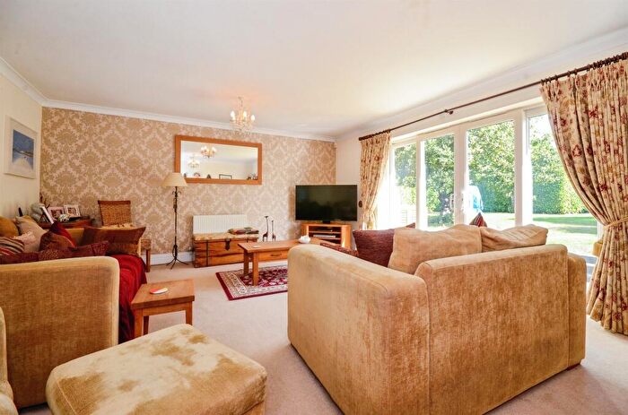 2 Bedroom Detached Bungalow For Sale In Redhall End, Colney Heath, St. Albans, AL4