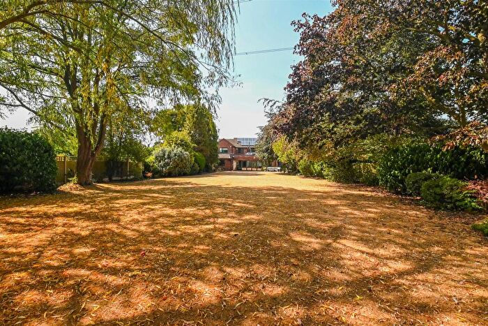 5 Bedroom Detached House For Sale In Lant Close, Kings Bromley, DE13