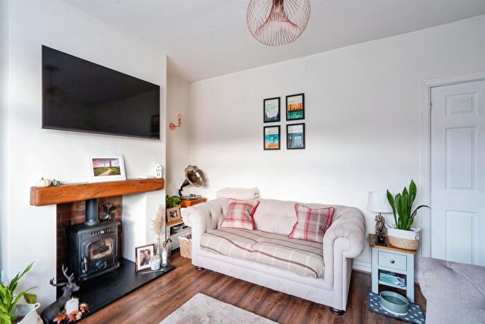 2 Bedroom Semi-Detached House For Sale In Warneford Rise, Cowlersley, Huddersfield, HD4
