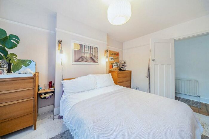 2 Bedroom Flat For Sale In Gipsy Hill, Crystal Palace, SE19