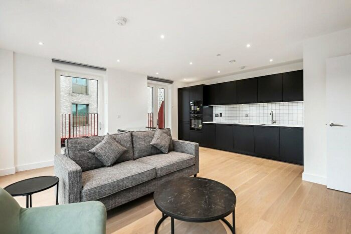 3 Bedroom Apartment To Rent In Quest House, Blackwall Reach, E14
