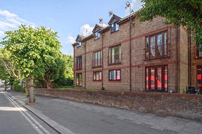 2 Bedroom Maisonette For Sale In Hawthorn Place, Erith, DA8