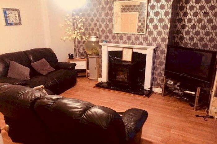 3 Bedroom Semi-Detached House To Rent In Hawthorne Road, Willenhall, WV12