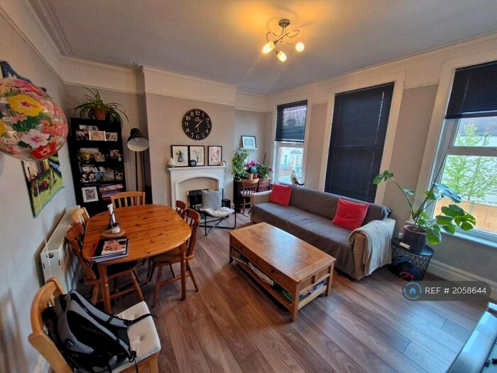 3 Bedroom Flat To Rent In Catford, London, SE6