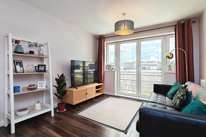 2 Bedroom Flat For Sale In Hawker Place, London, E17