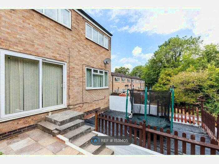 3 Bedroom Terraced House To Rent In Birchfield Close, Coulsdon, CR5