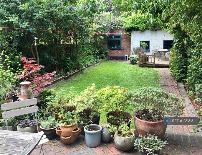 3 Bedroom Semi-Detached House To Rent In Cheviot Road, London, SE27