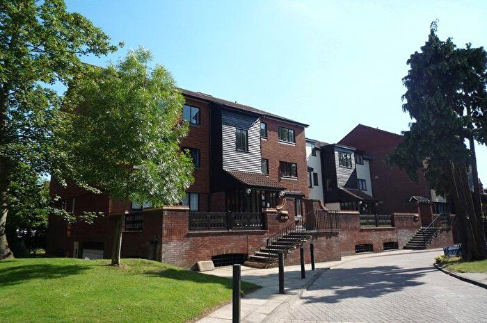 2 Bedroom Flat To Rent In Westfield Park, Hatch End, HA5